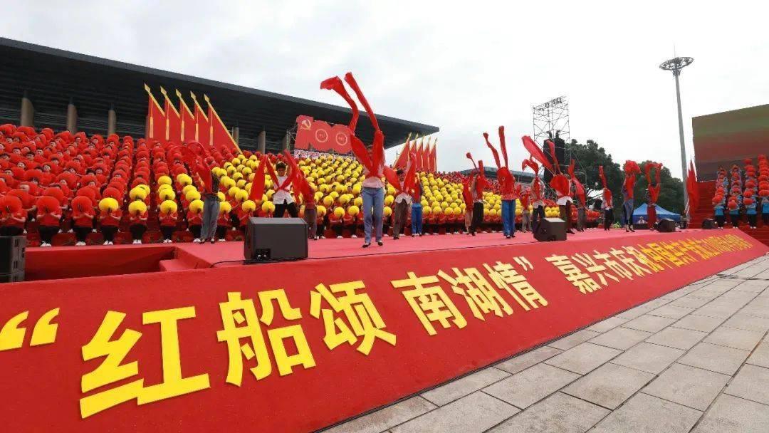 官方通报村民私拍游客强制要求购买:已取得当事人的谅解,将依法严肃处理